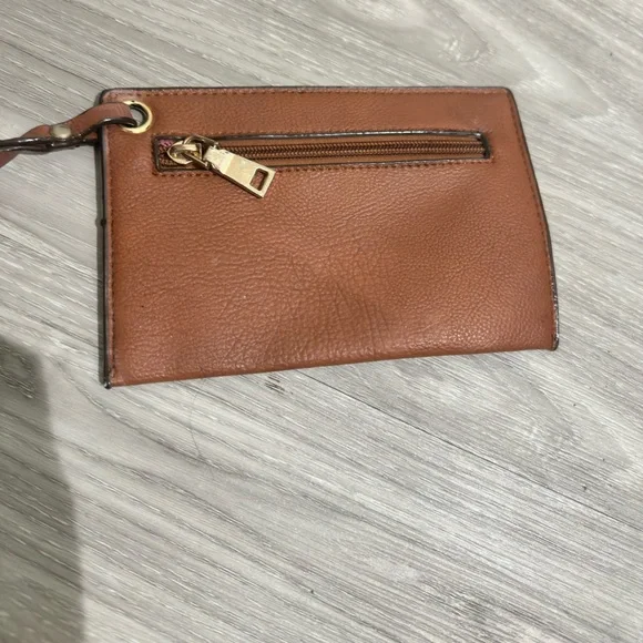 Michael Kors Elegant Brown and Tan Tote - Picture 9 of 11